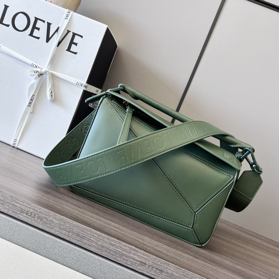 LOEWE Small Puzzle bag in Classic Calfskin Bottle Green