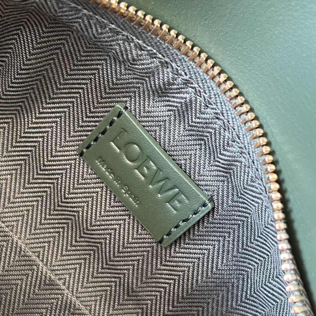 LOEWE Small Puzzle bag in Classic Calfskin Bottle Green