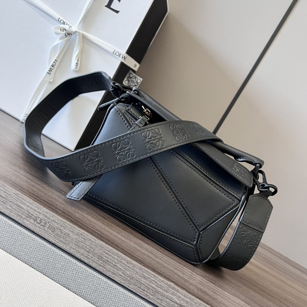 LOEWE Mini Puzzle bag in Classic Calfskin Black