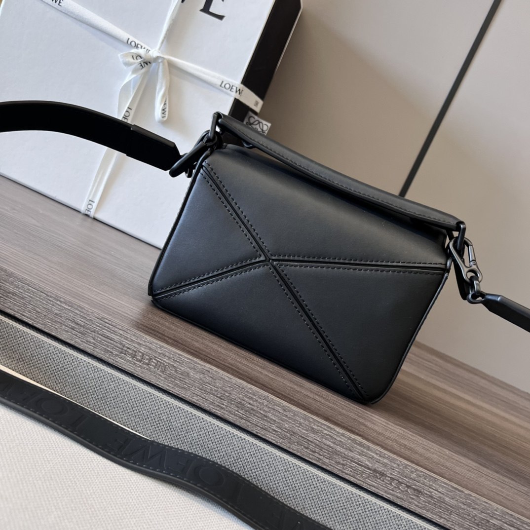 LOEWE Mini Puzzle bag in Classic Calfskin Black