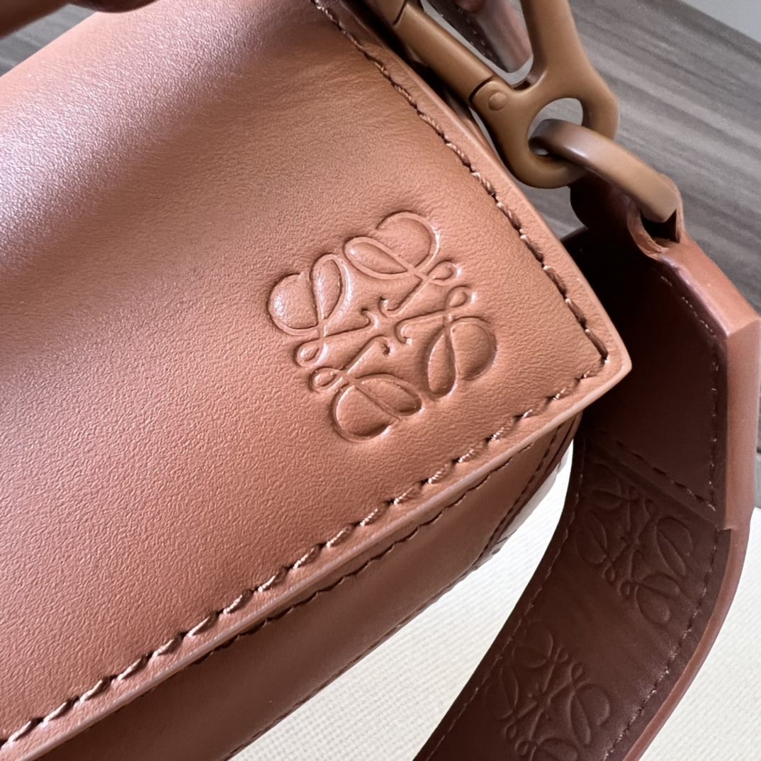 LOEWE Mini Puzzle bag in Classic Calfskin Tan