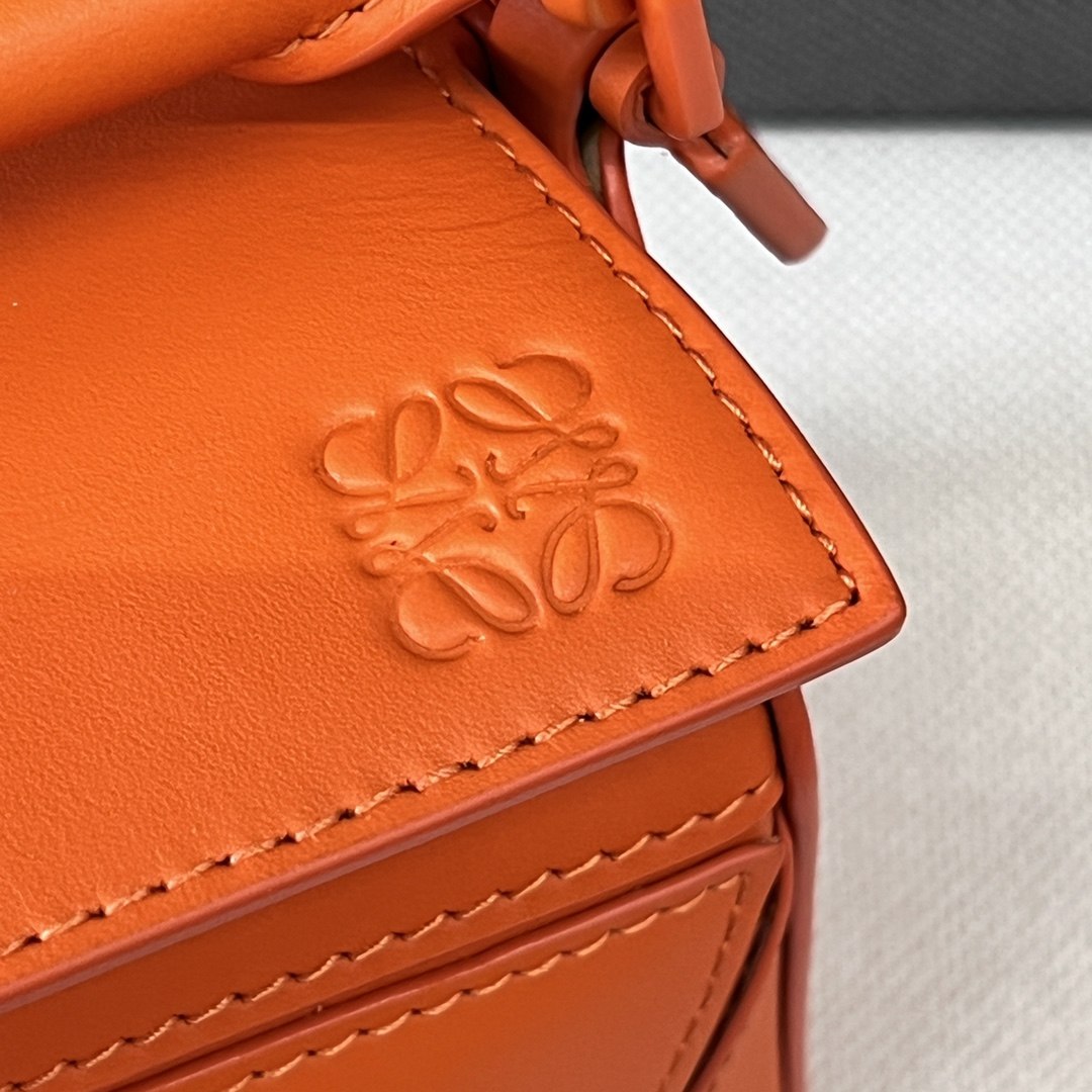 LOEWE Mini Puzzle bag in Classic Calfskin Vivid Orange