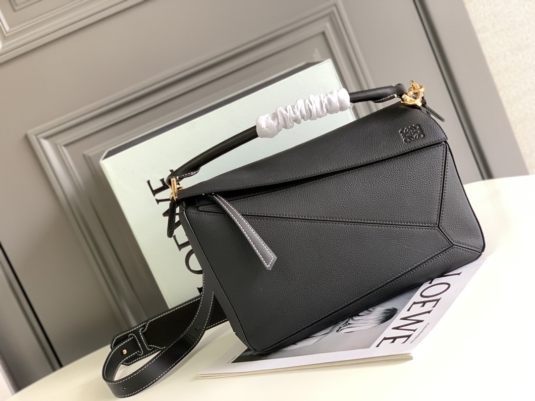 LOEWE Medium Puzzle bag in Soft Grained Calfskin Black