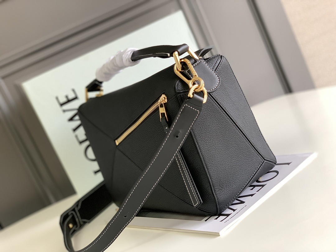 LOEWE Medium Puzzle bag in Soft Grained Calfskin Black