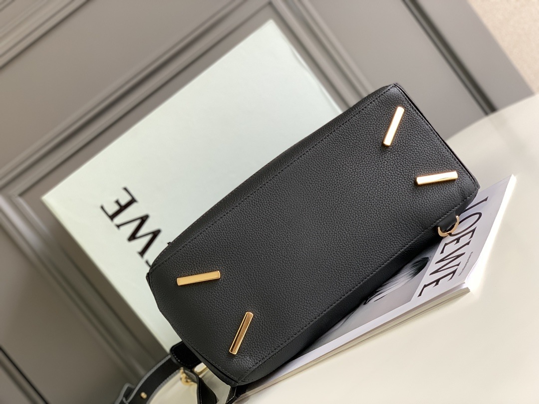 LOEWE Medium Puzzle bag in Soft Grained Calfskin Black