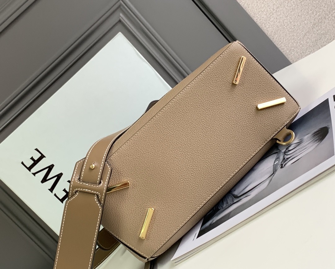 LOEWE Medium Puzzle bag in Soft Grained Calfskin Sand