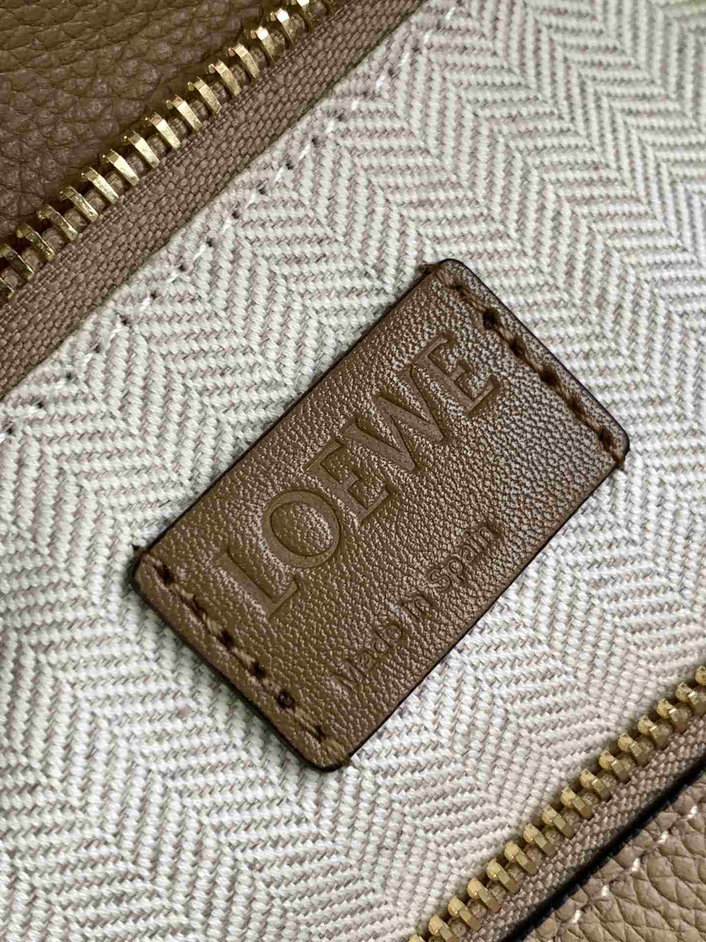 LOEWE Medium Puzzle bag in Soft Grained Calfskin Sand