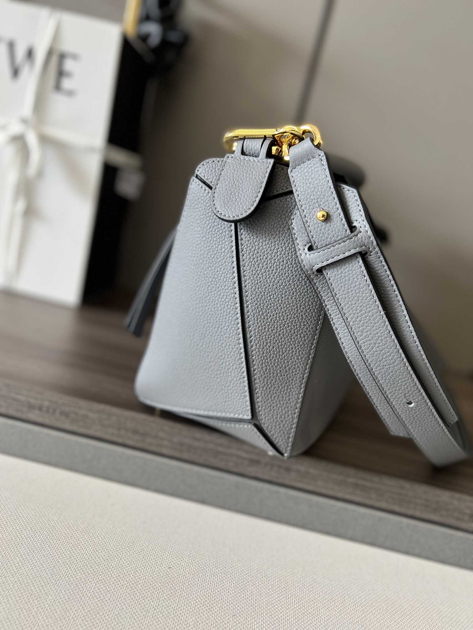 LOEWE Medium Puzzle bag in Soft Grained Calfskin Gray