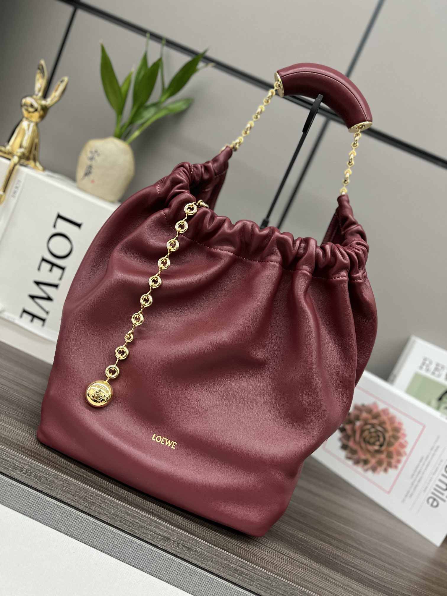 LOEWE Medium Squeeze Bag in Nappa Lambskin Dark Burgundy