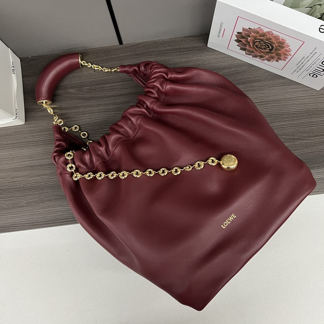 LOEWE Medium Squeeze Bag in Nappa Lambskin Dark Burgundy