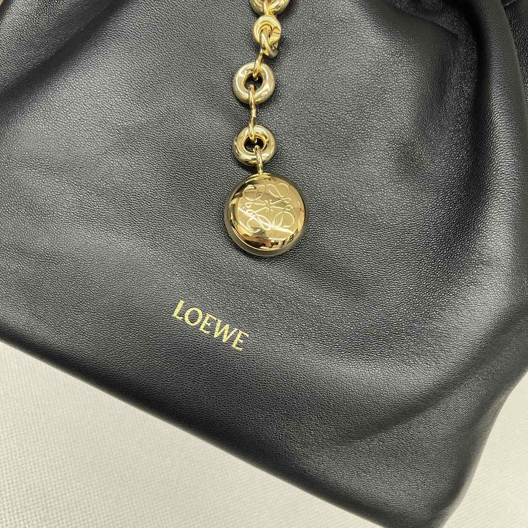 LOEWE Small Squeeze Bag in Nappa Lambskin Black