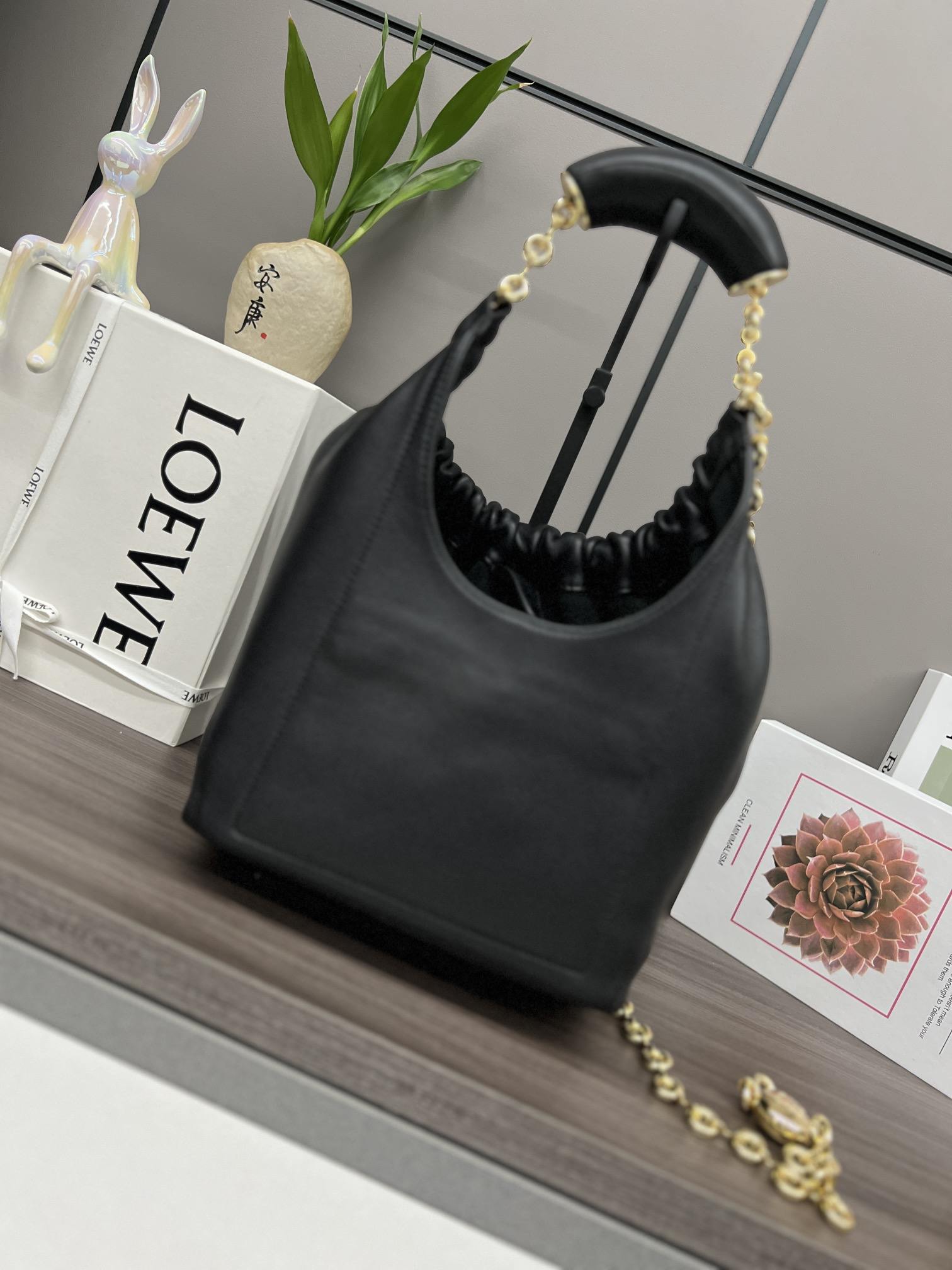 LOEWE Small Squeeze Bag in Nappa Lambskin Black