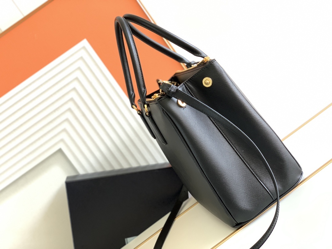 PRADA Large Prada Galleria Saffiano Leather Bag Black