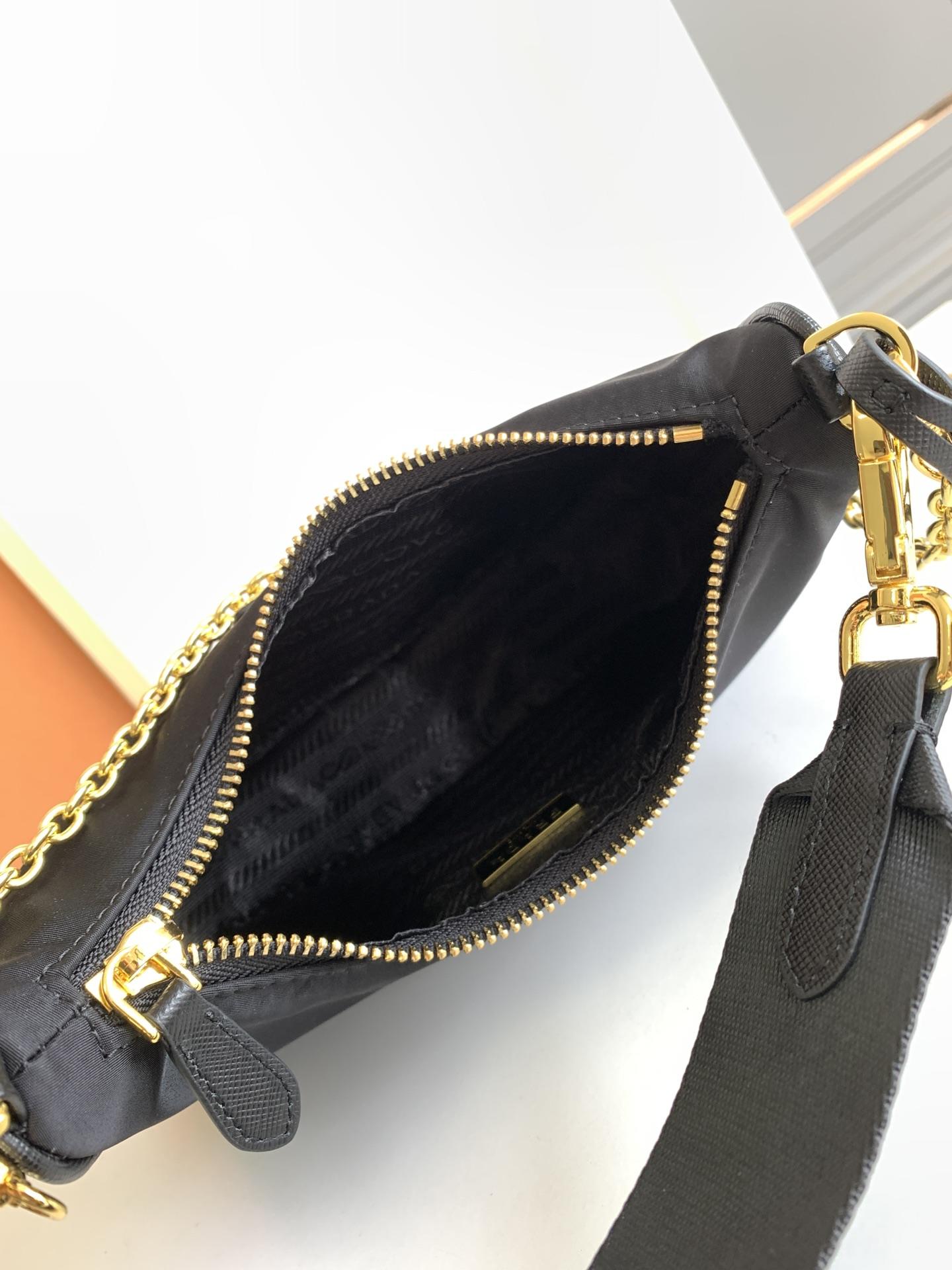 PRADA  Re-Edition 2005 Re-Nylon Bag Black