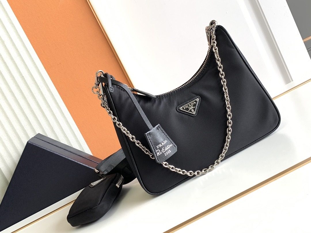 PRADA  Re-Edition 2005 Re-Nylon Bag Black