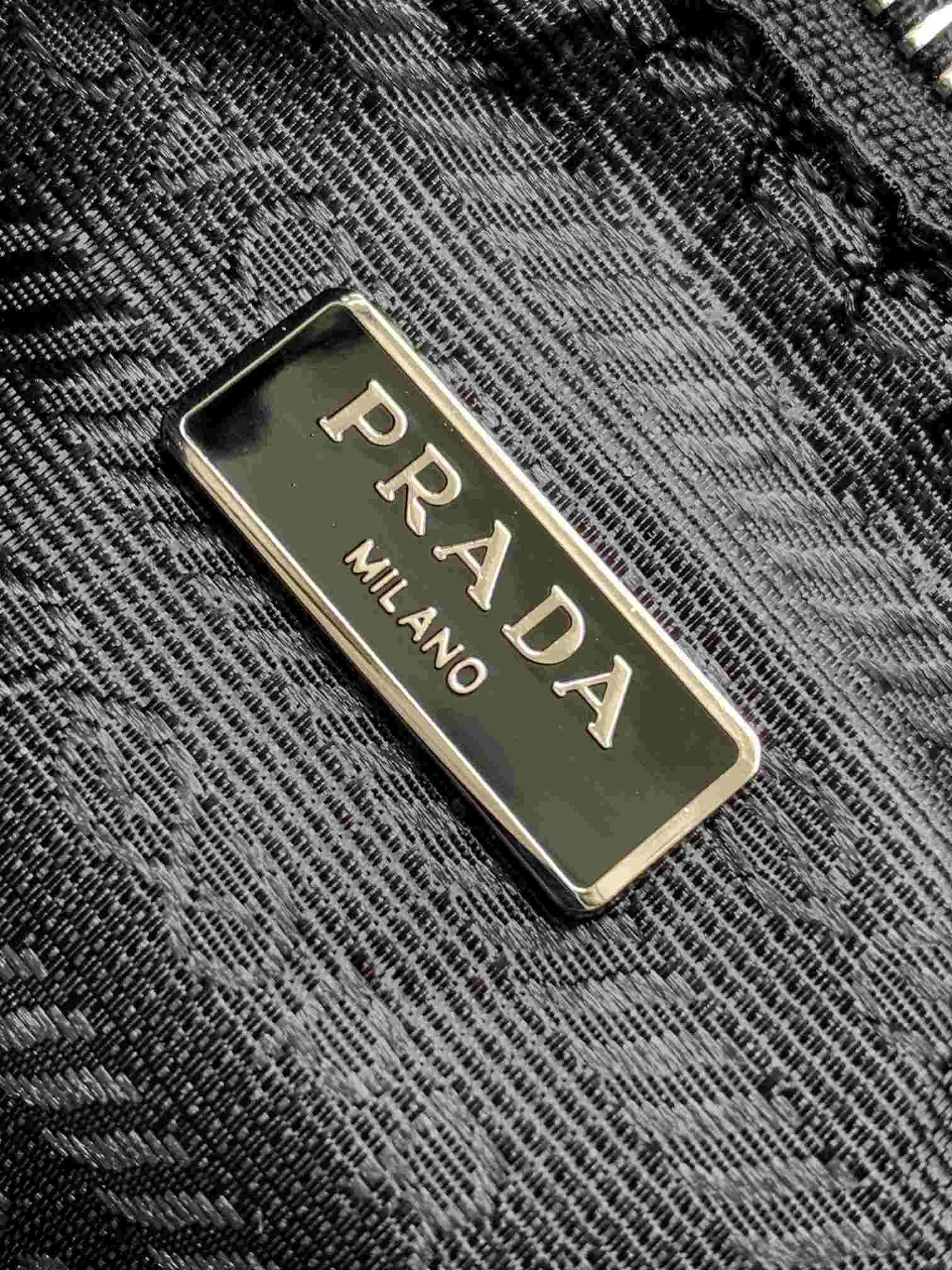 PRADA  Re-Edition 2005 Re-Nylon Bag Black