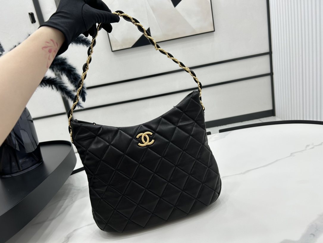 CHANEL Small Classsic Handbag Black