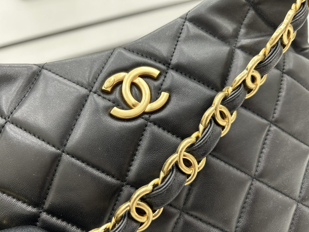 CHANEL Small Classsic Handbag Black