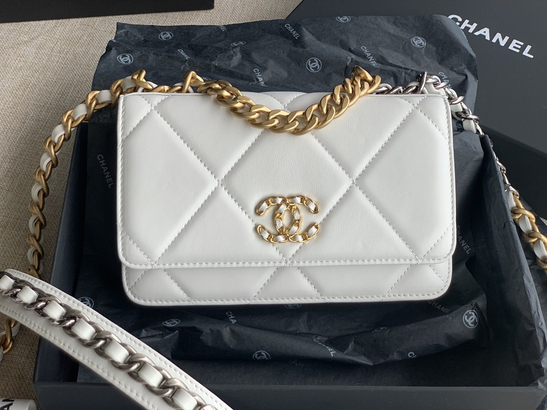 CHANEL 19 Handbag White