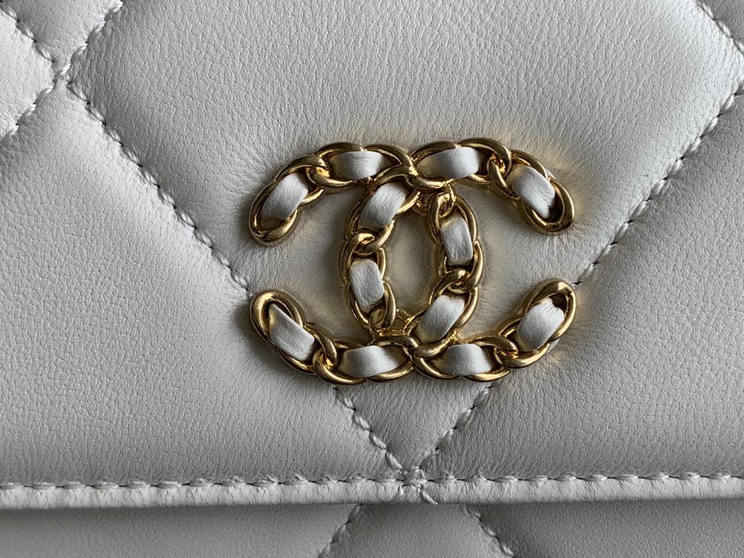 CHANEL 19 Handbag White