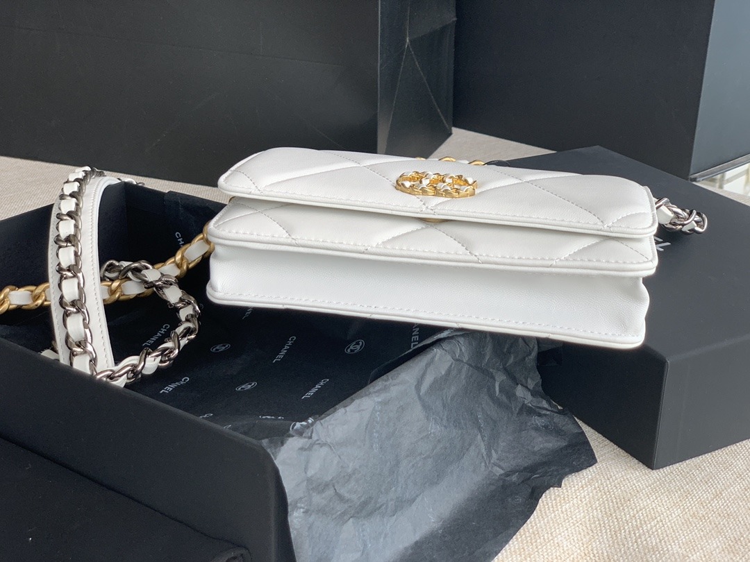 CHANEL 19 Handbag White