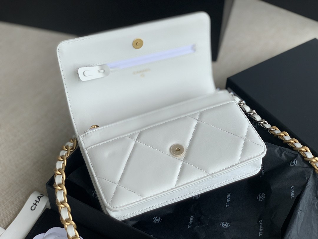 CHANEL 19 Handbag White