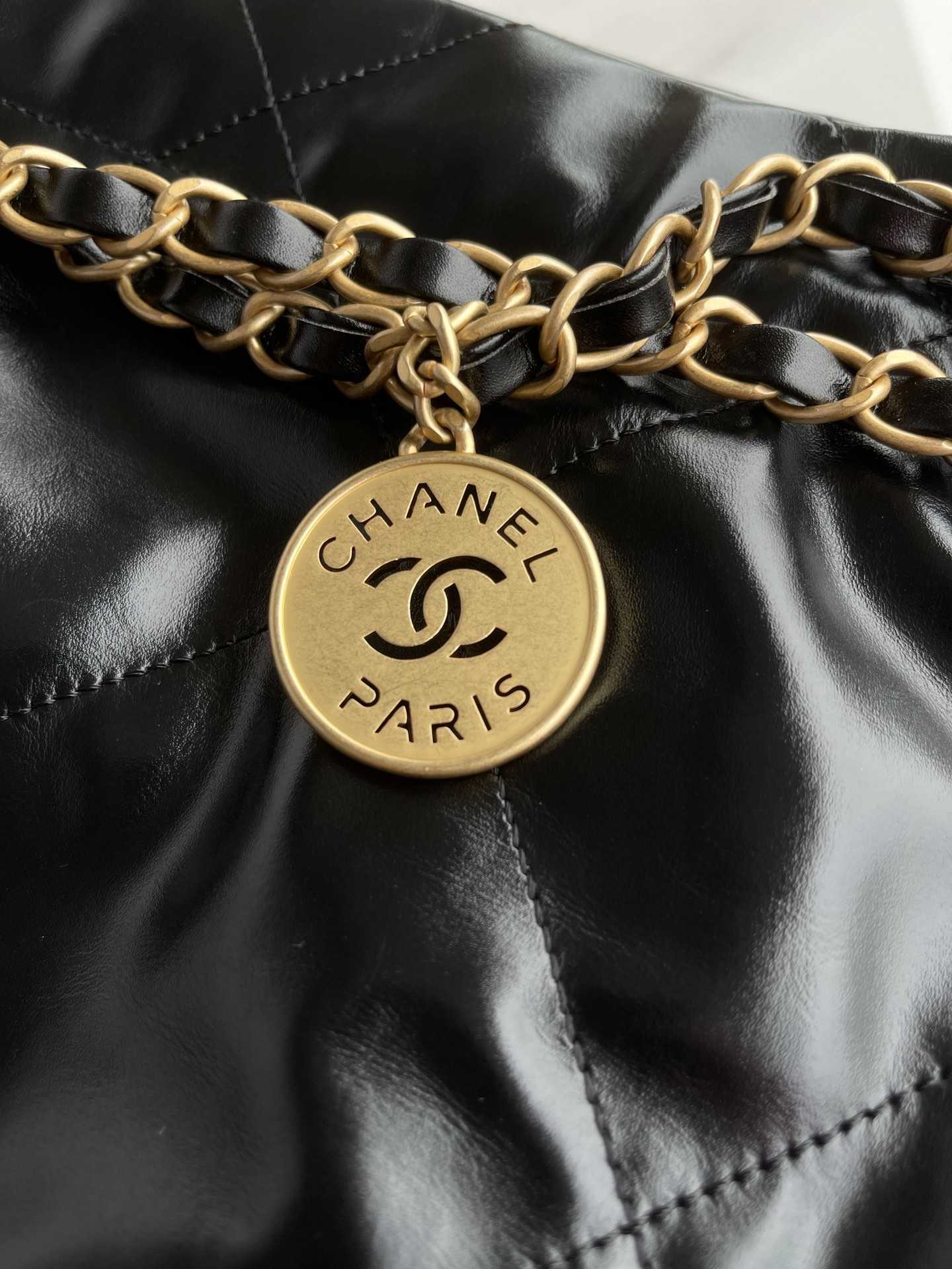 CHANEL 22 Small Handbag Black