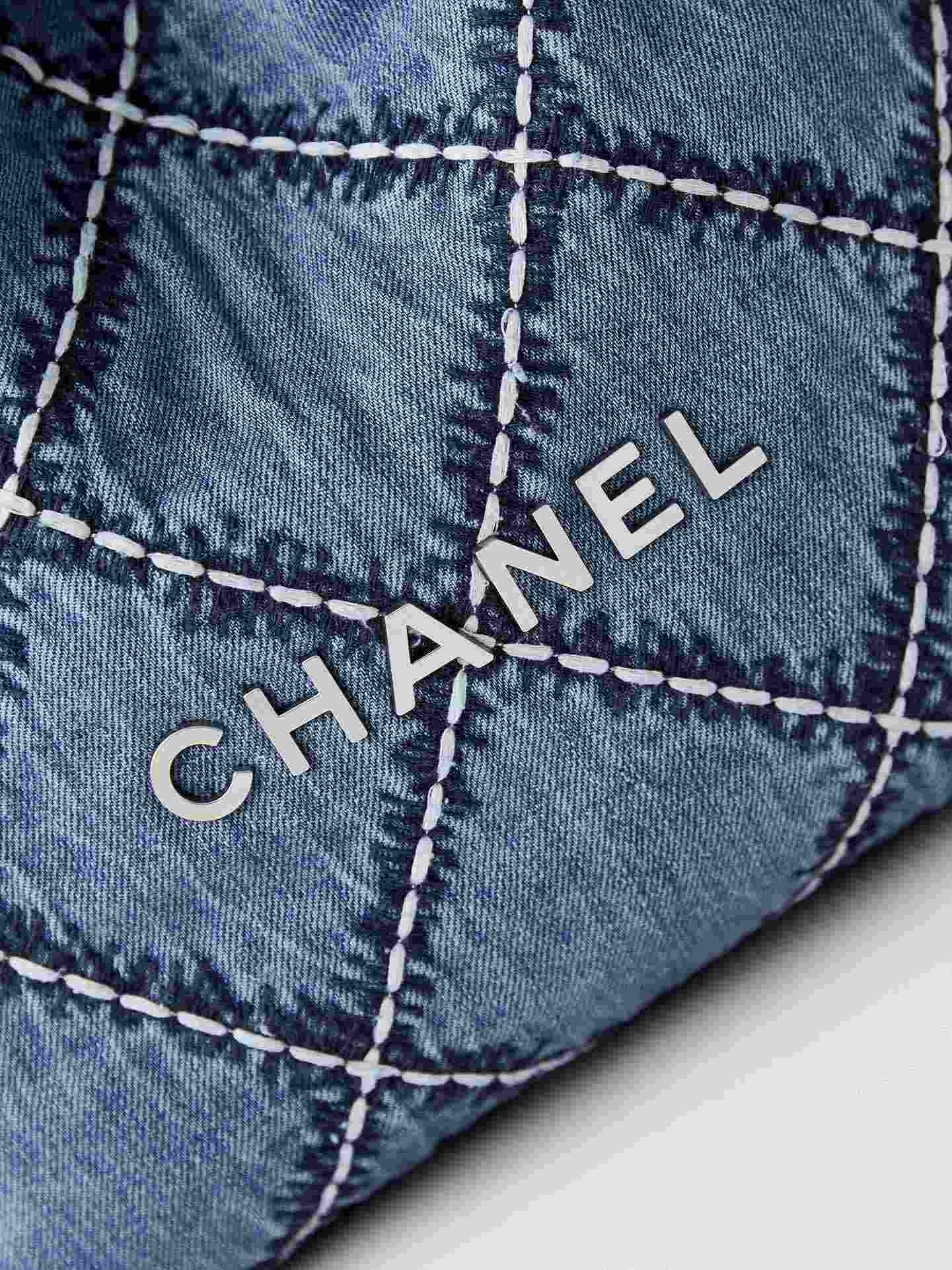 CHANEL 22 Small Handbag Denim