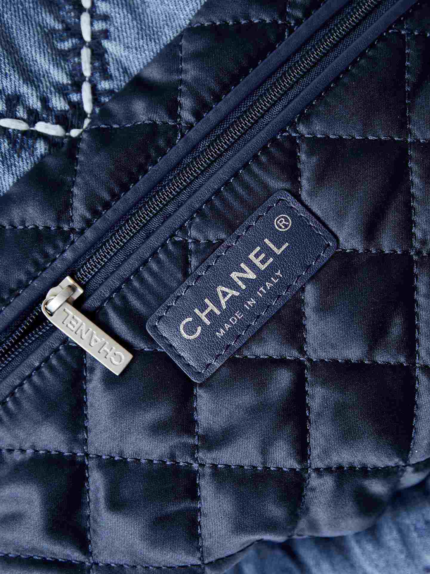 CHANEL 22 Small Handbag Denim