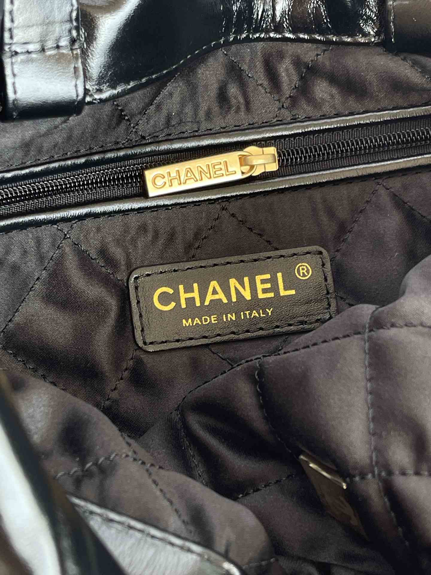 CHANEL 22 Backpack Black