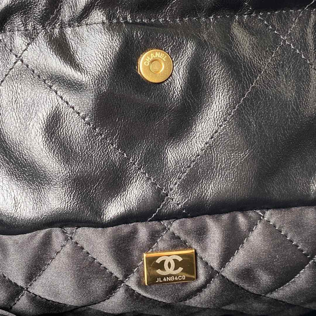  CHANEL 22 Handbag Black