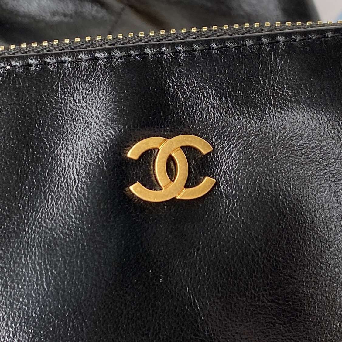  CHANEL 22 Handbag Black