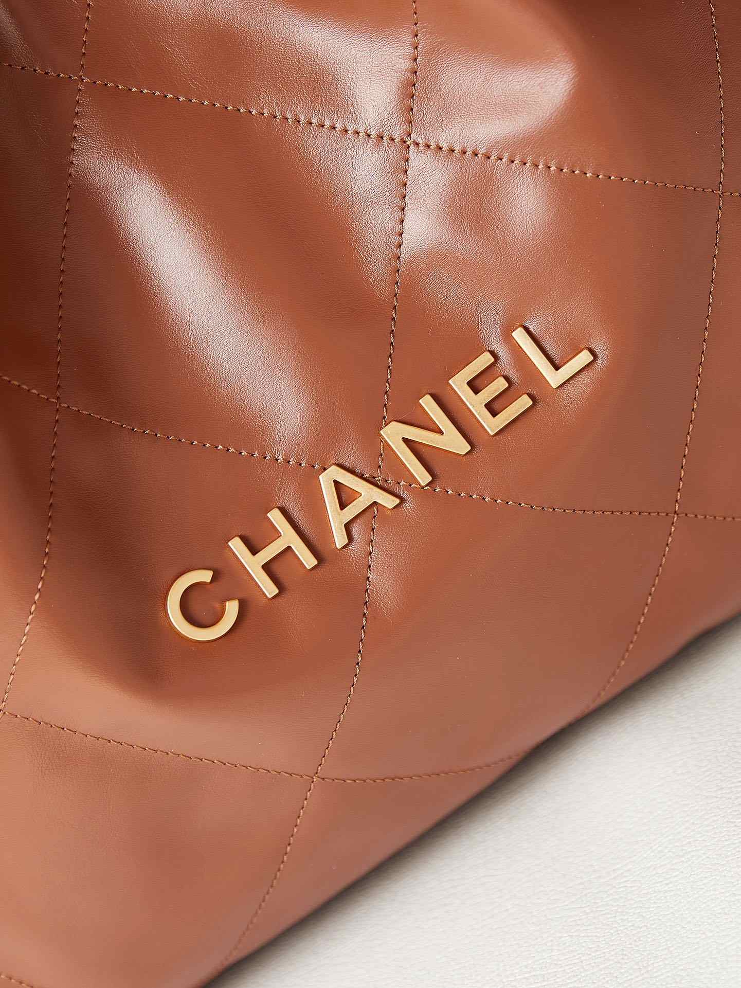  CHANEL 22 Handbag Camel