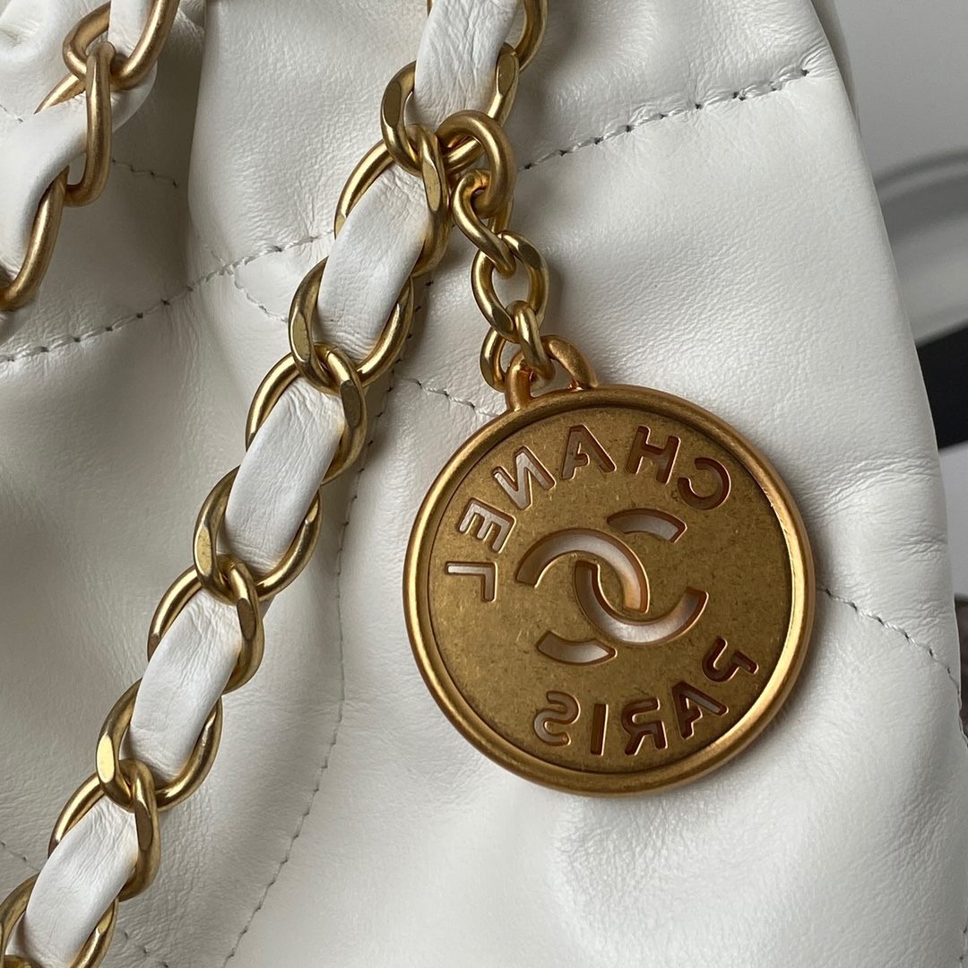  CHANEL 22 Handbag White