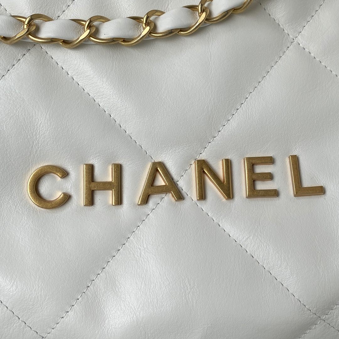  CHANEL 22 Handbag White