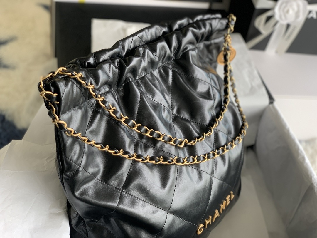 CHANEL 22 Large Handbag Black