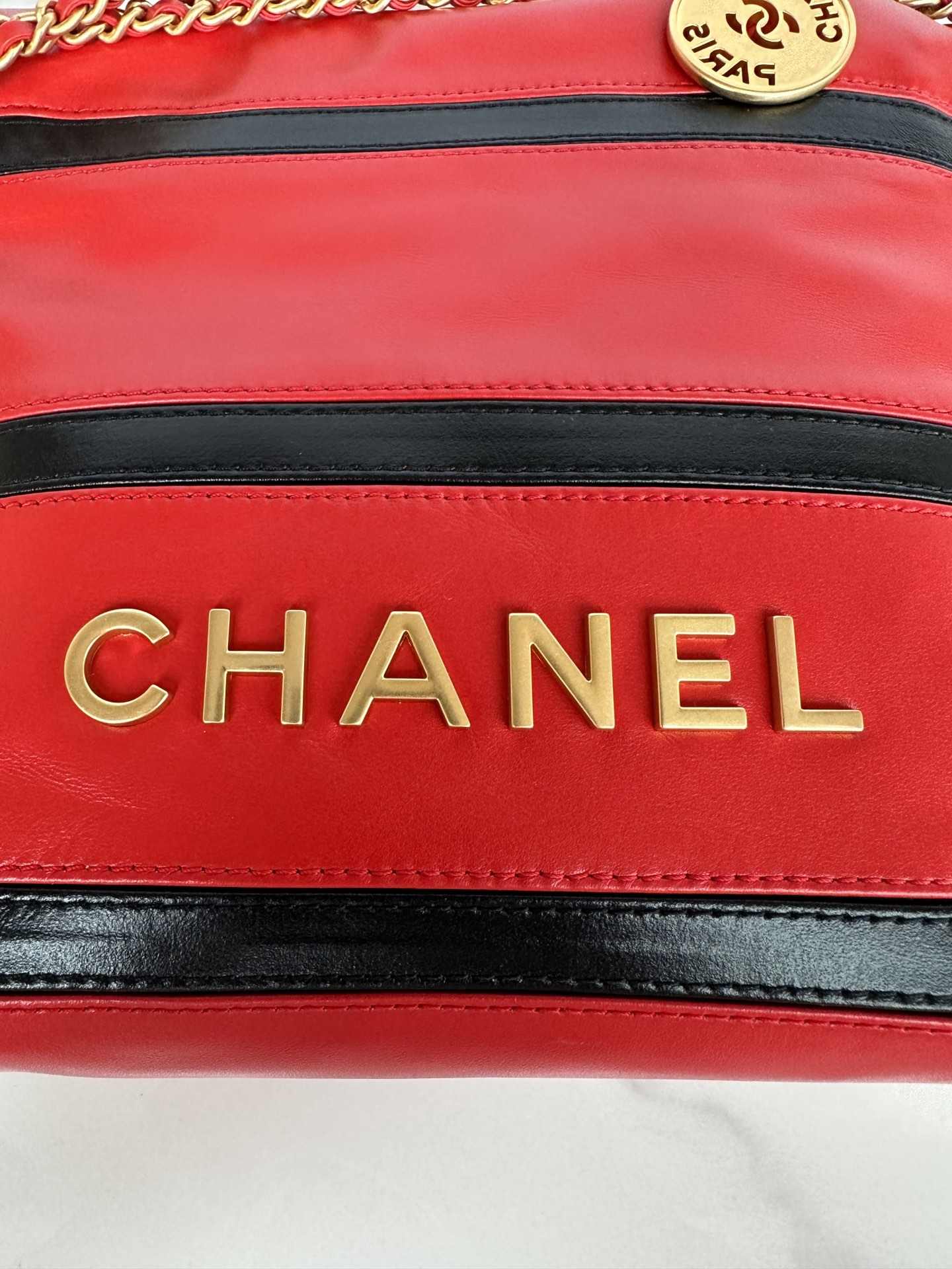 CHANEL 22 Mini Handbag Red & Black