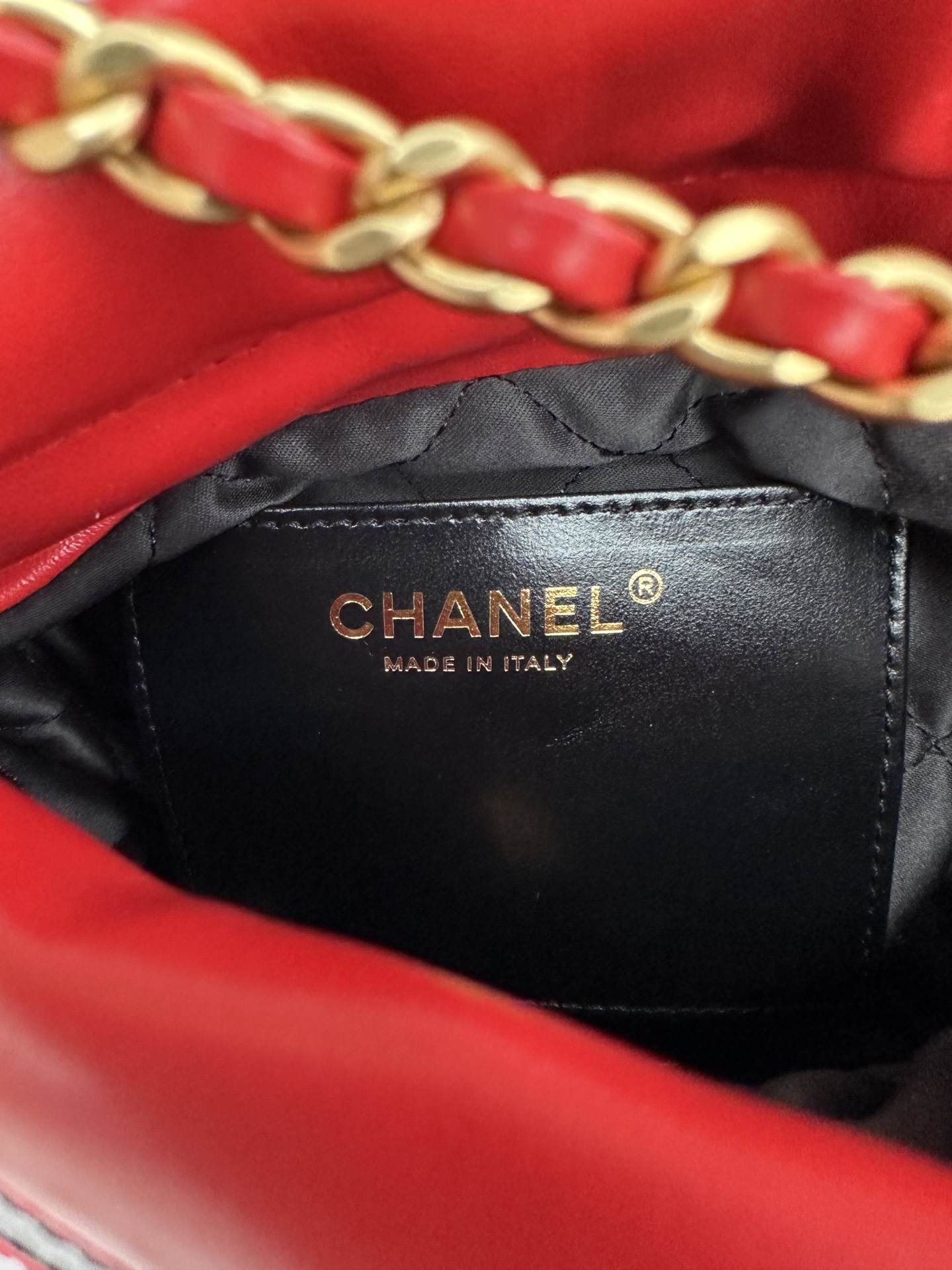 CHANEL 22 Mini Handbag Red & Black