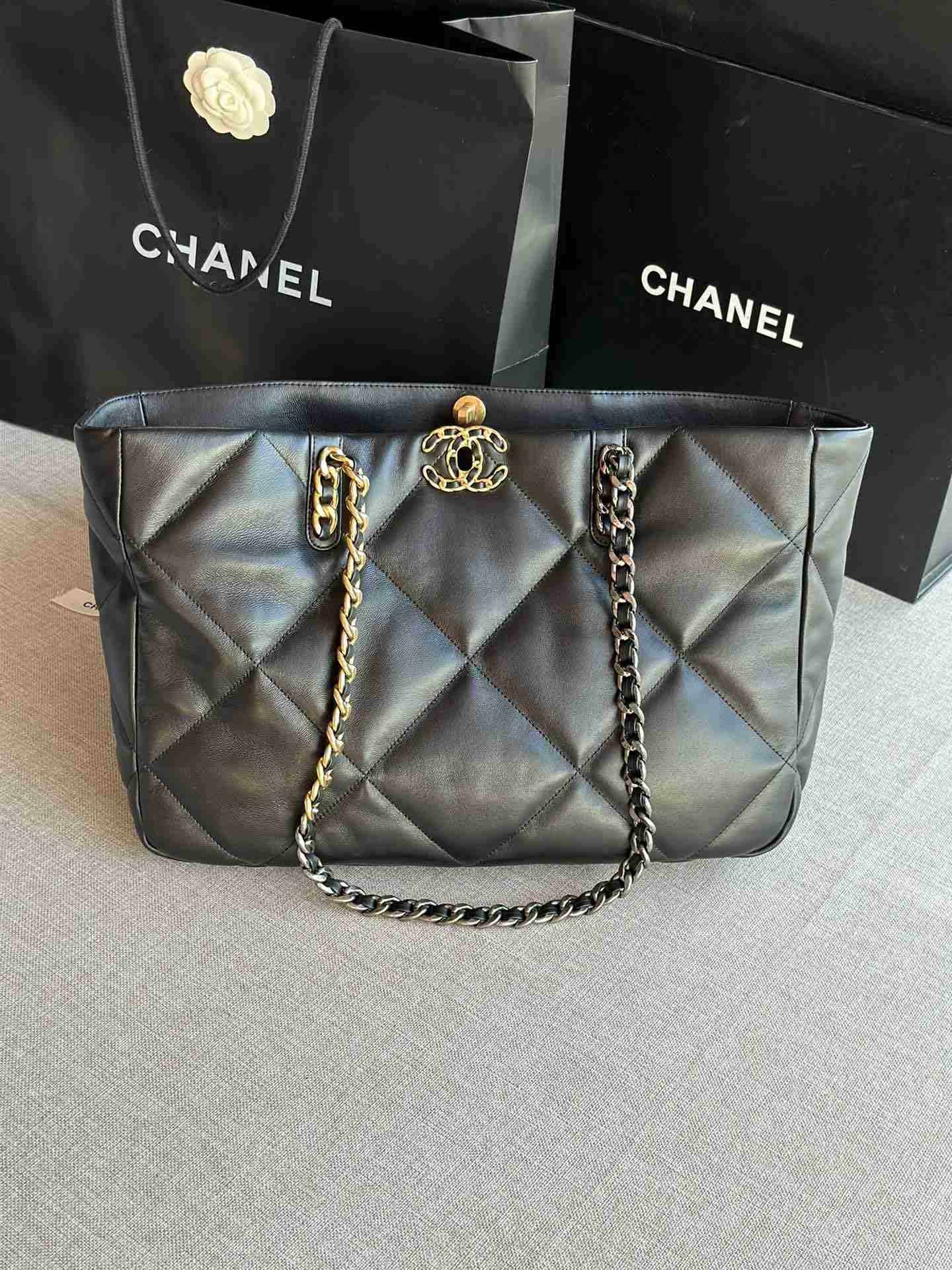 CAHNEL 19 Shopping Bag Black