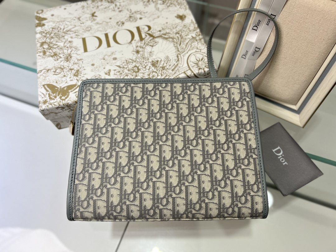 DIOR 30 Montaigne Dea Pouch Gray Dior Oblique Jacquard