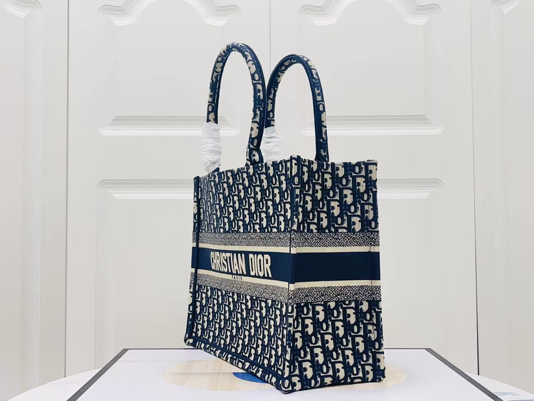 DIOR Medium Book Tote Ecru and Blue Dior Oblique Embroidery