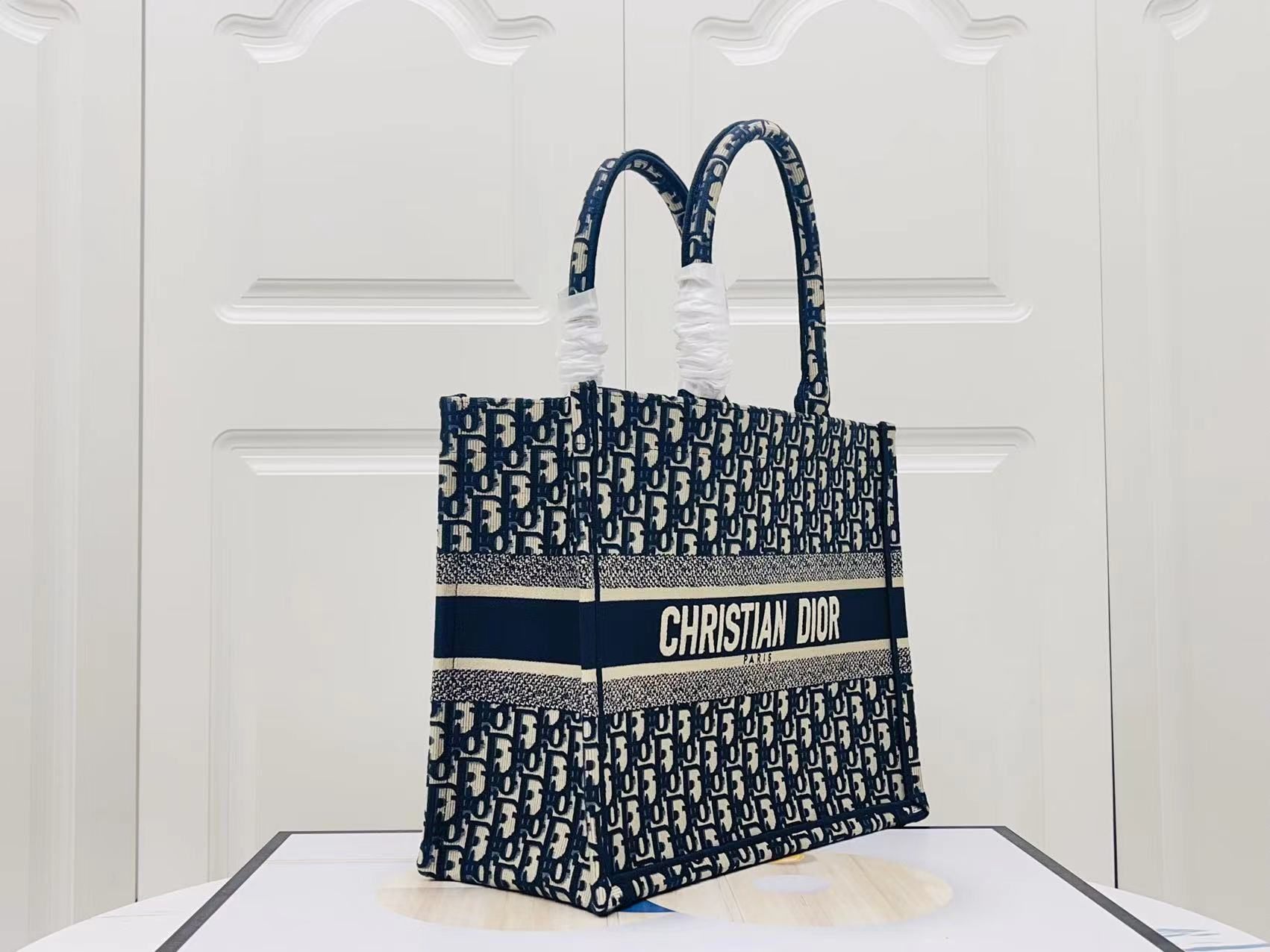 DIOR Medium Book Tote Ecru and Blue Dior Oblique Embroidery