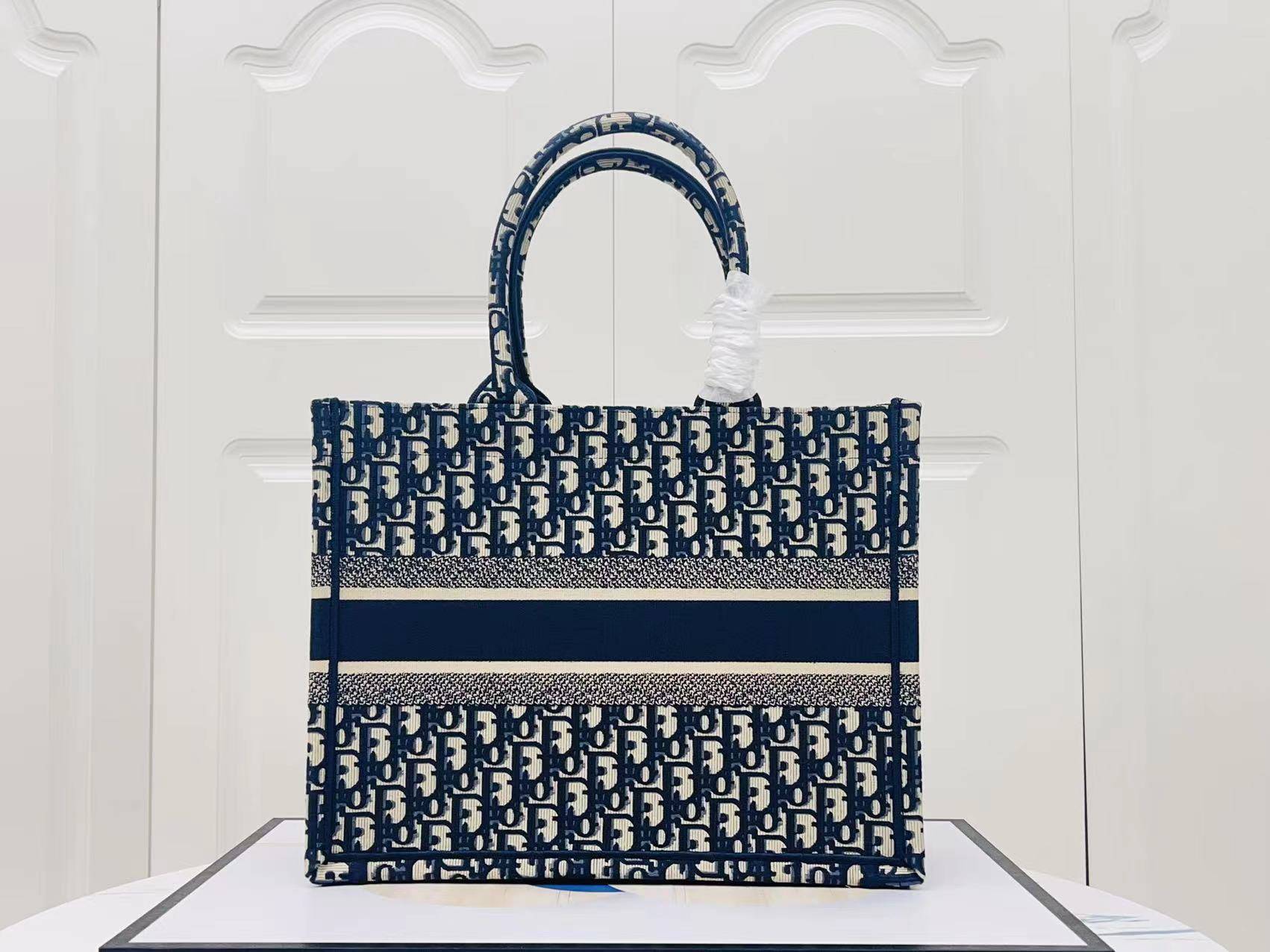 DIOR Medium Book Tote Ecru and Blue Dior Oblique Embroidery