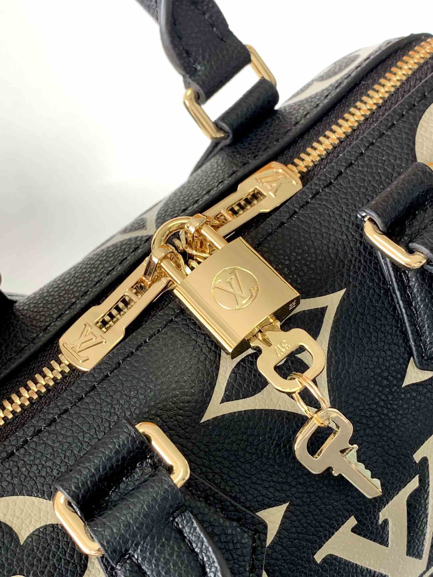 LOUIS VUITTON Speedy Bandoulière 20 Navy Blue/Cream