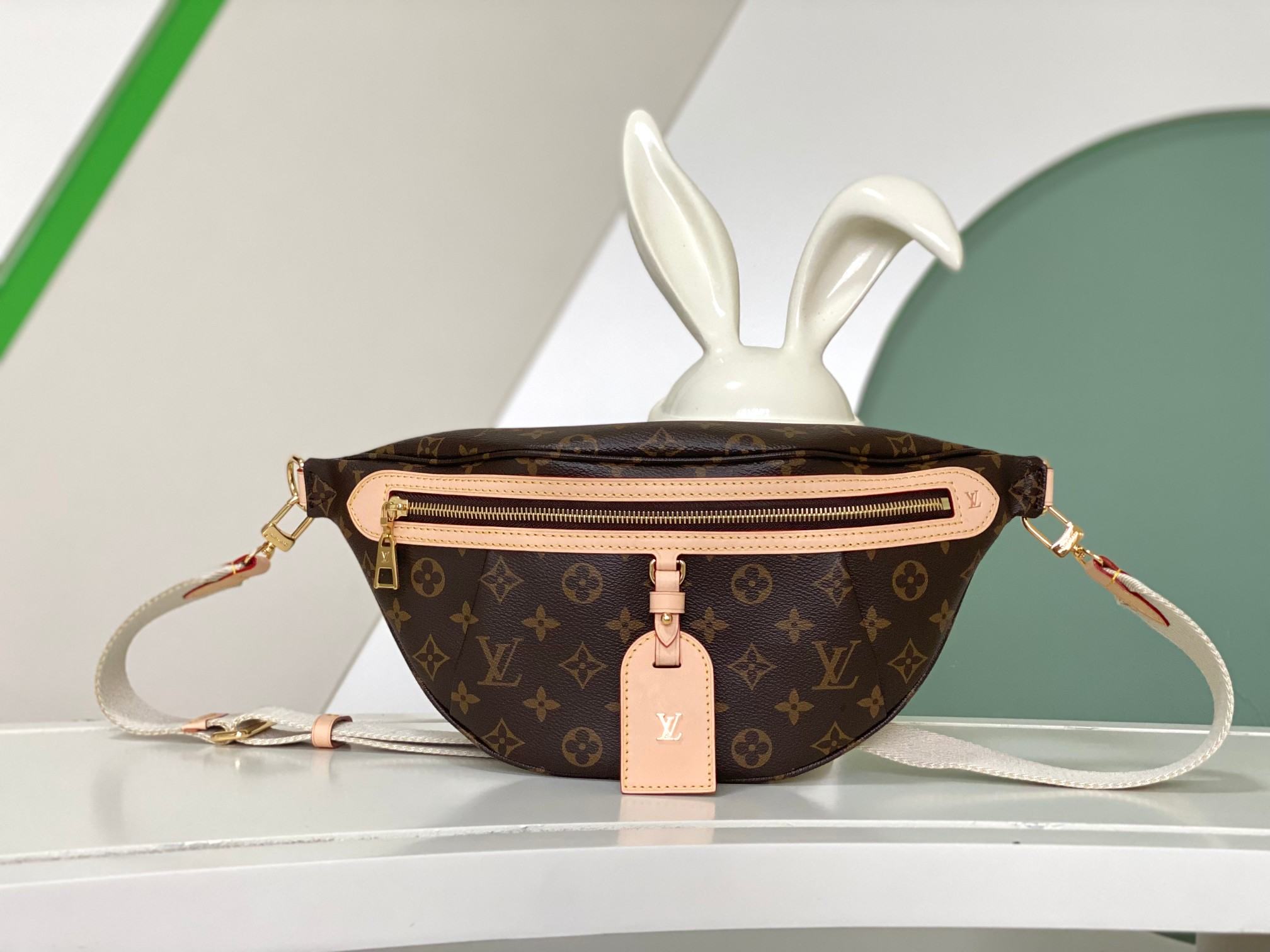 LOUIS VUITTON High Rise Bumbg Monogram 