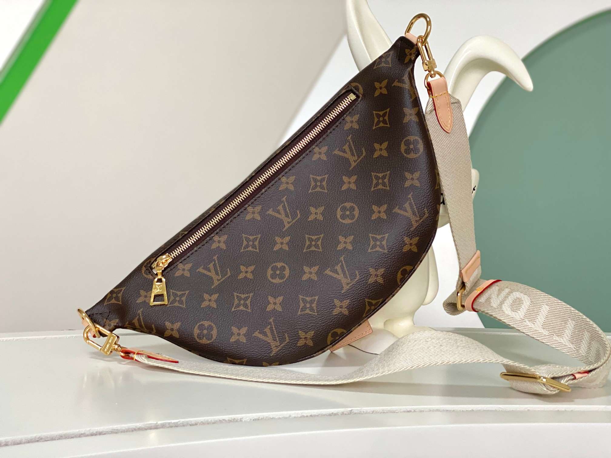 LOUIS VUITTON High Rise Bumbg Monogram 