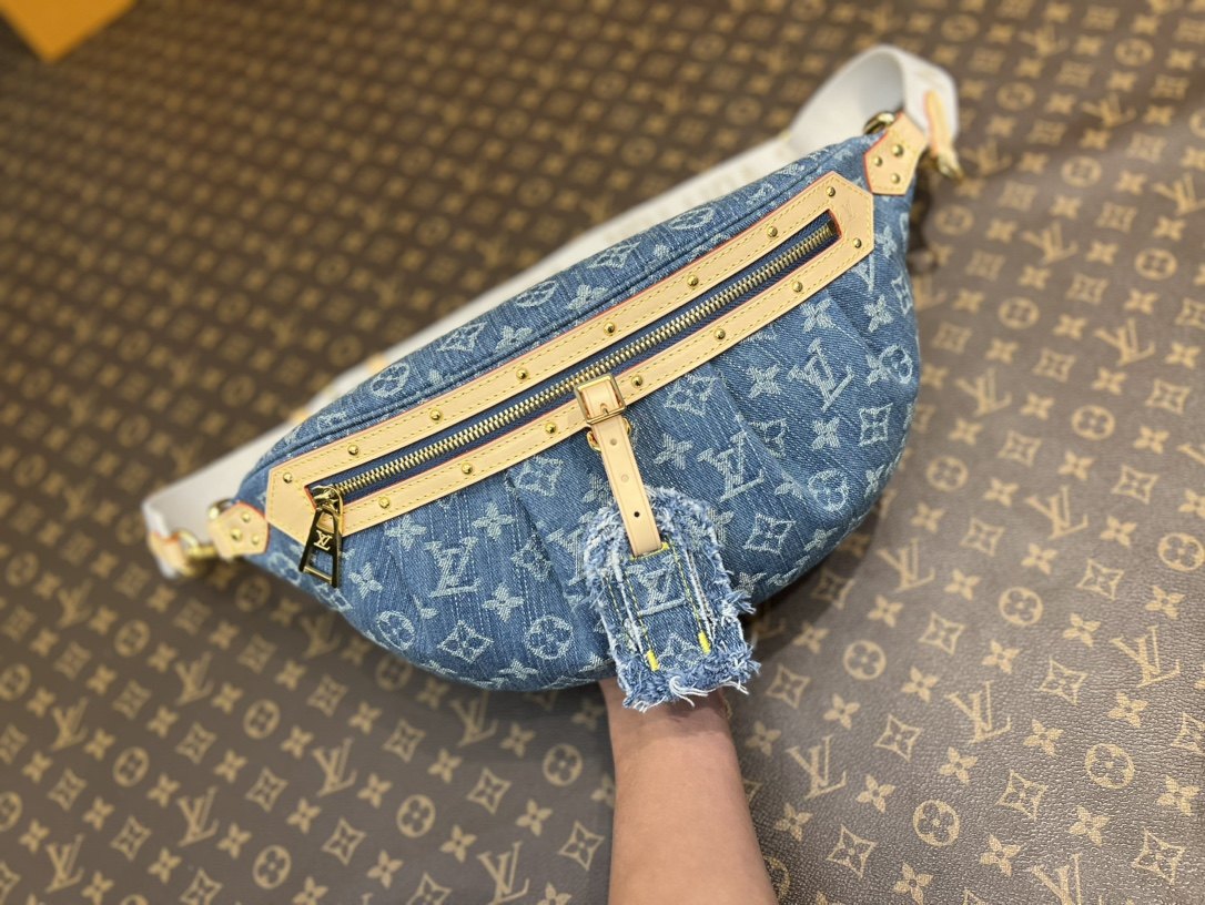 LOUIS VUITTON High Rise Bumbg Denim Blue