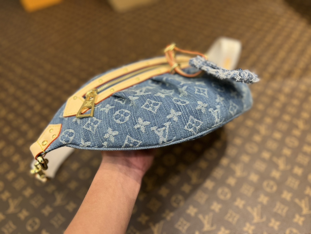 LOUIS VUITTON High Rise Bumbg Denim Blue