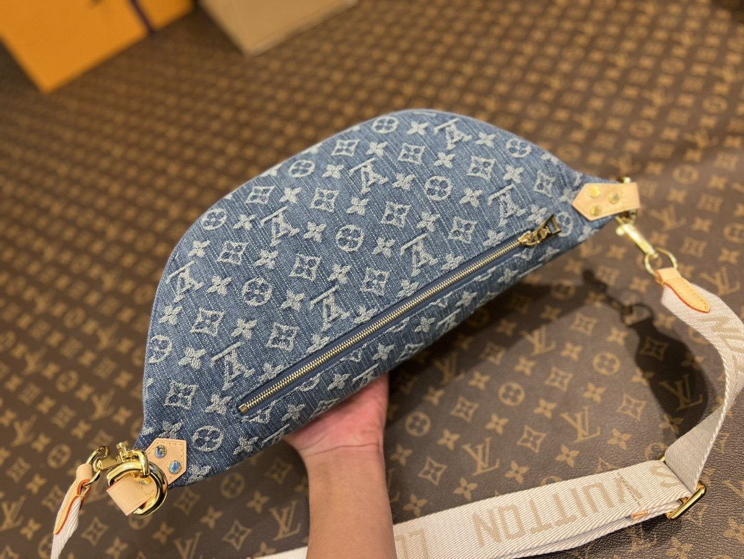 LOUIS VUITTON High Rise Bumbg Denim Blue