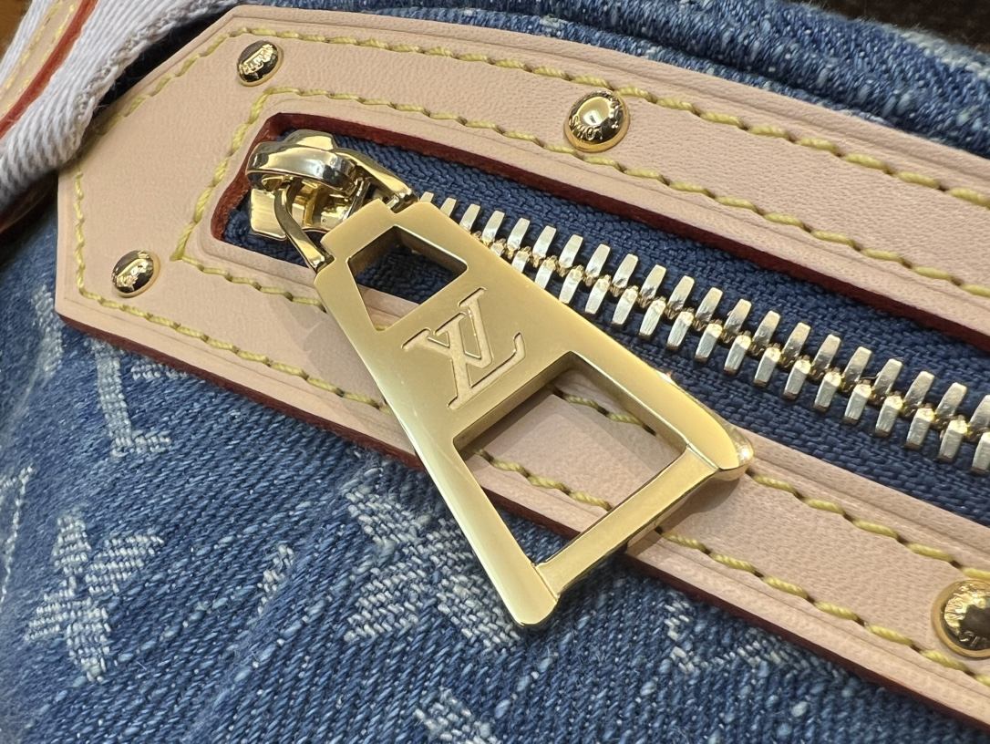 LOUIS VUITTON High Rise Bumbg Denim Blue